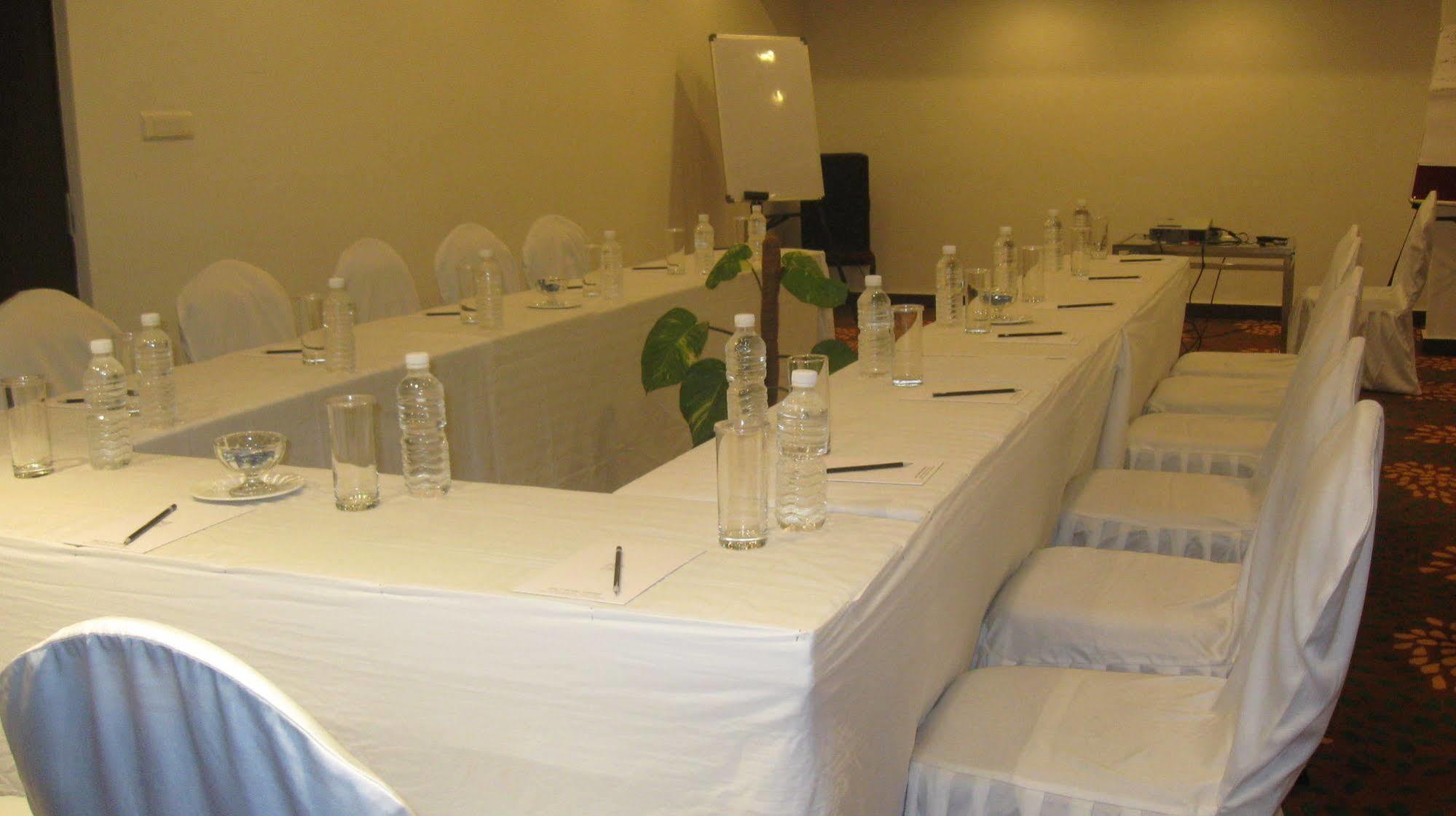 Peerless Hotel Hyderabad Ngoại thất bức ảnh